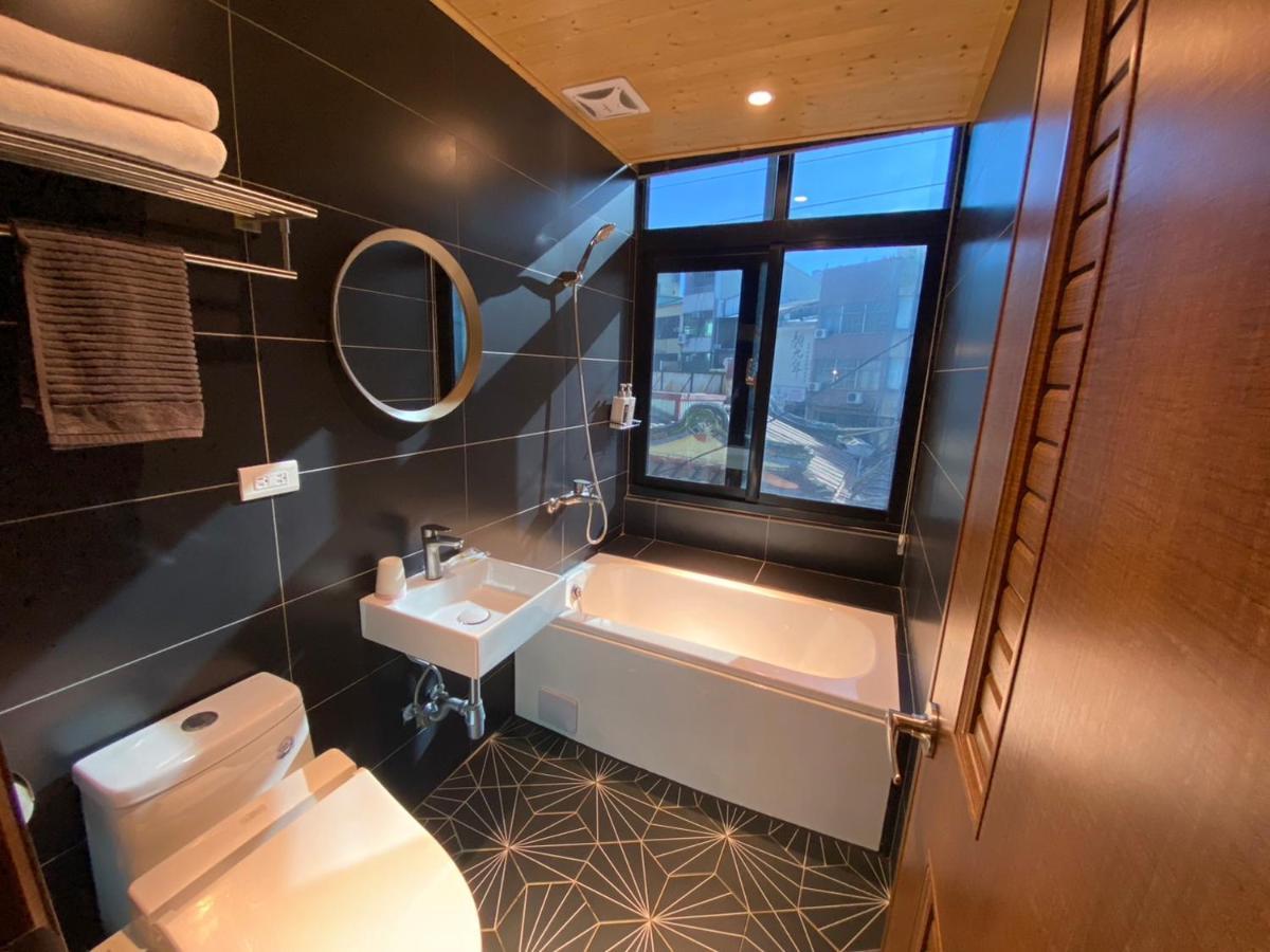 良文旅2館ryou Hotel Vintage - II Tainan Exterior photo